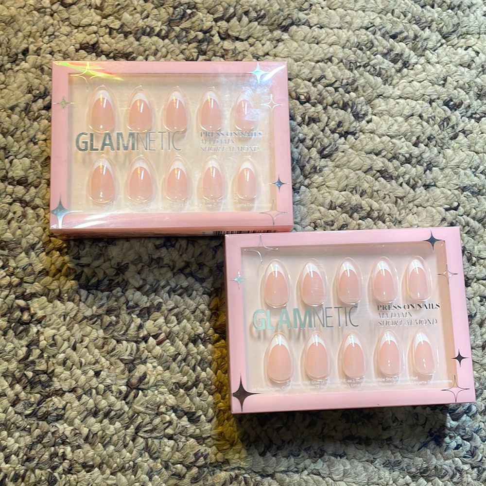 2 sets of Glamnetic short almond press on nails!!